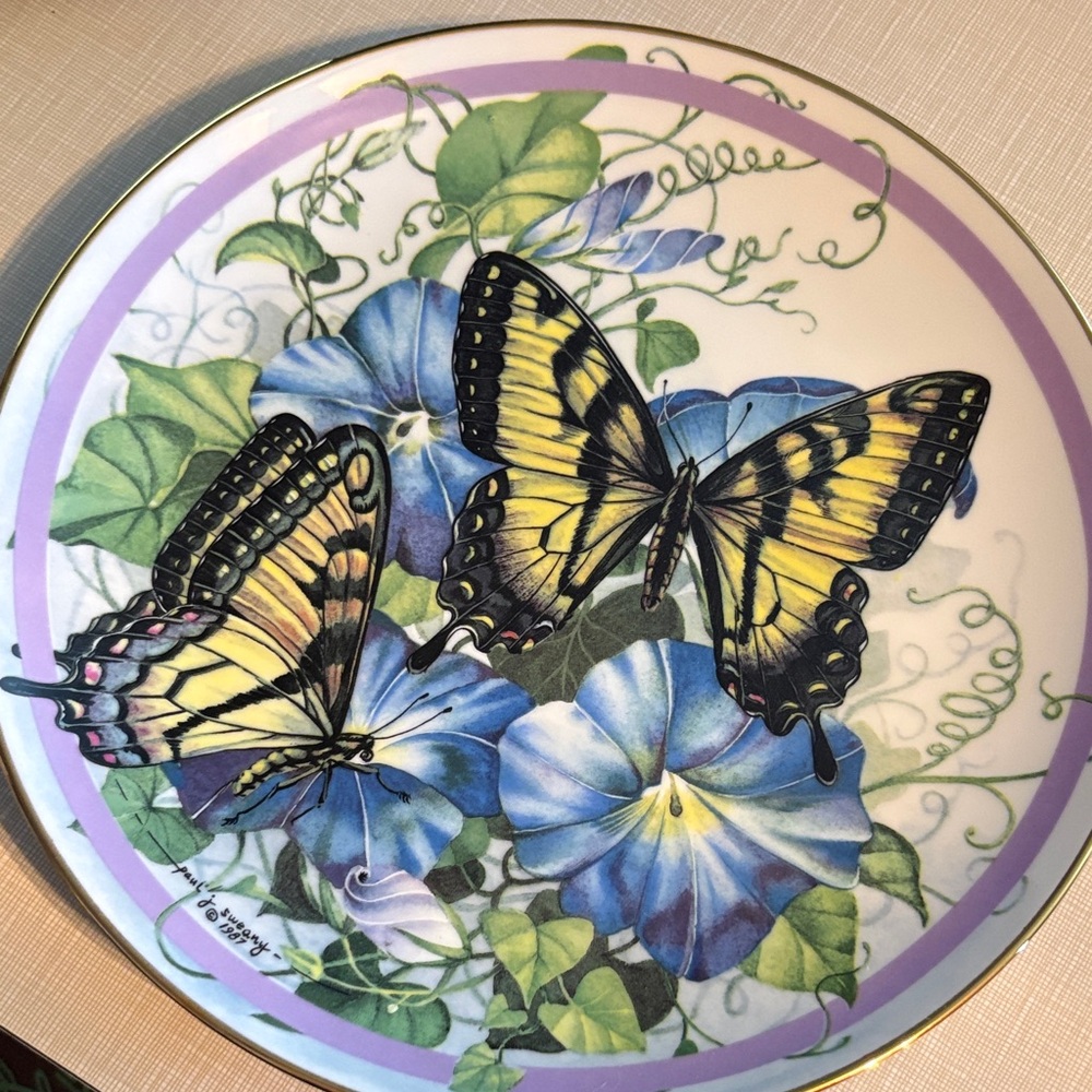 Tiger, swallowtail Butterfly and Floral Decorative Plate plate 4307